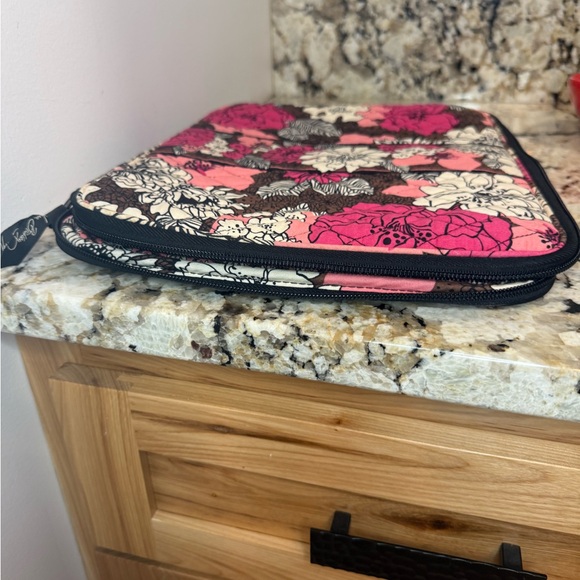 GUC Vera Bradley Pink and Brown Floral Laptop Case Quilted - Picture 5 of 10